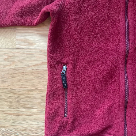 Patagonia Sweater Fleece Jacket - burgundy - great condition. Size 10 (youth) - Picture 3 of 5